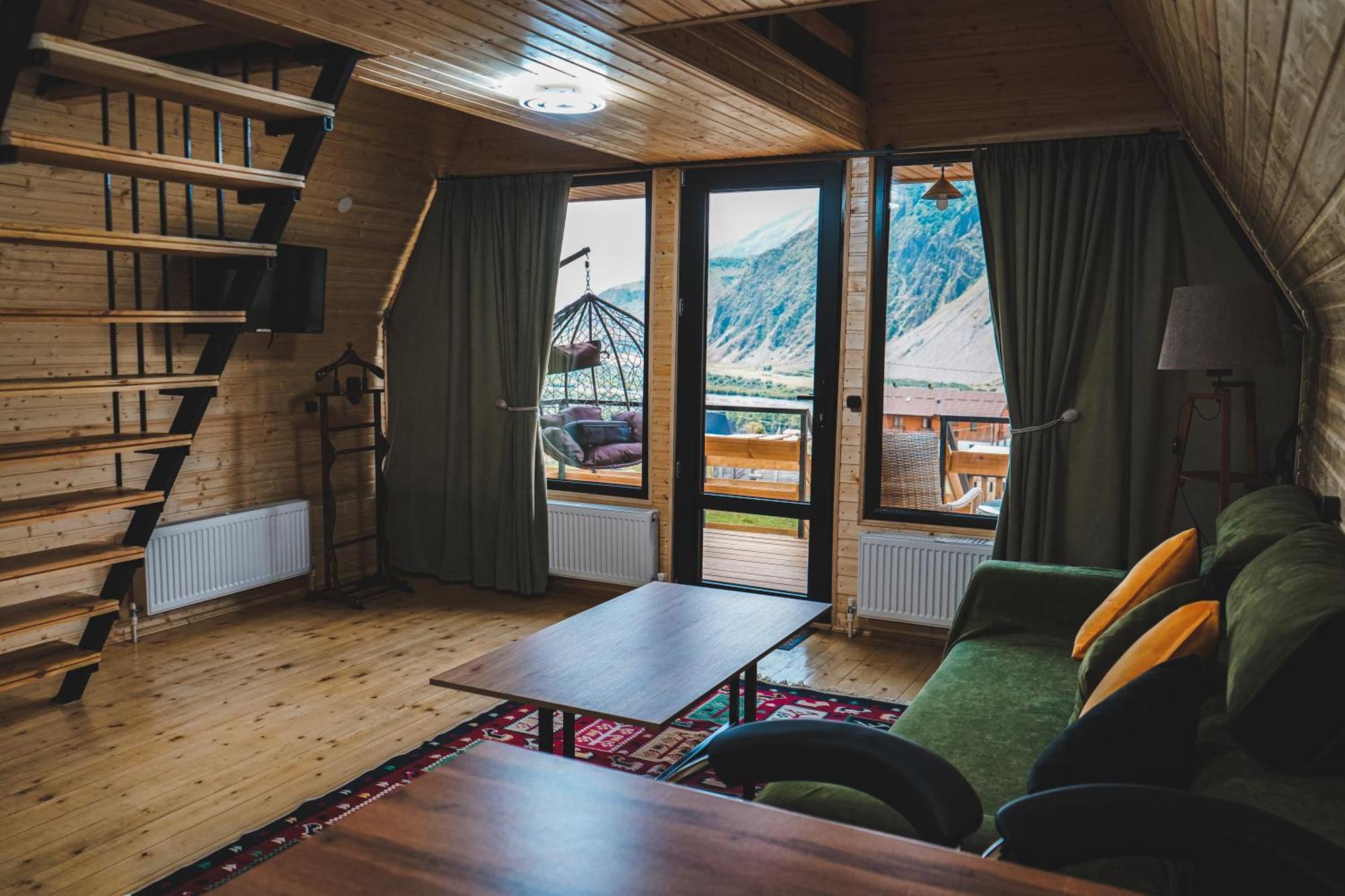 Lonely Mountain Villa Kazbegi Eksteriør billede