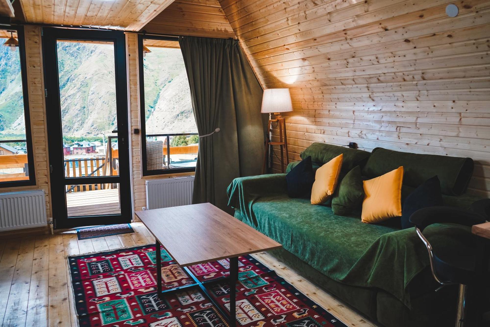 Lonely Mountain Villa Kazbegi Eksteriør billede